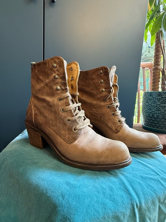 John Fluevog Shoes - John Fluevog “Wanderer” Lace up ankle boot.( Early distressed leather edition)